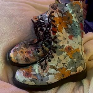 VINTAGE Dr. Martens Floral Boots (11)